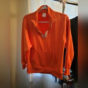 Nike Women's 1/4 Zip Shirt